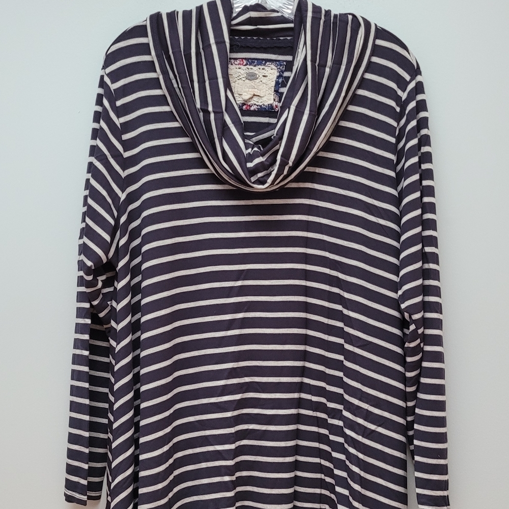 CUPIO | NAVY & LT GRAY STRIPE COWELL NECK, SZ 1X